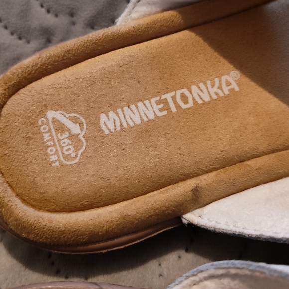 Like-New Minnetonka Sandals Sz 7M - Picture 4 of 8